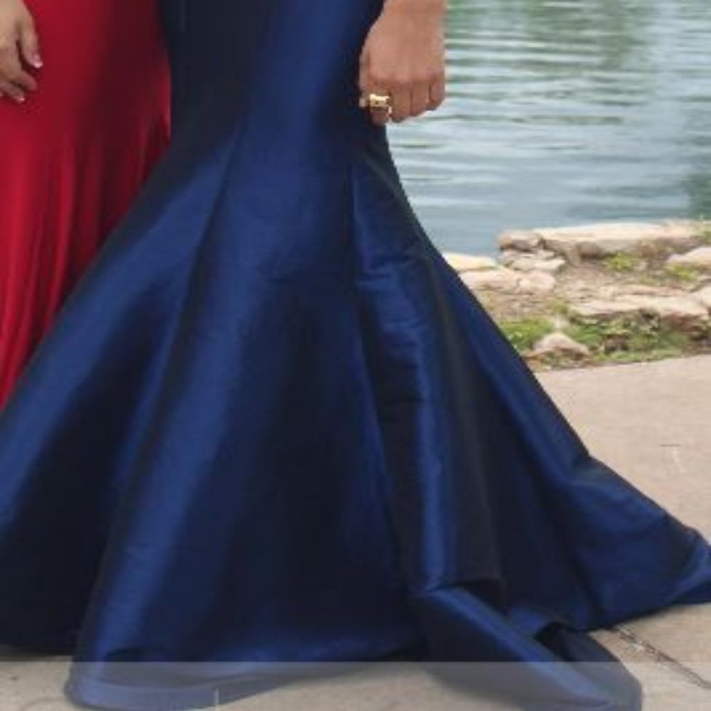 Navy blue Mac Duggal gown - Picture 4 of 4